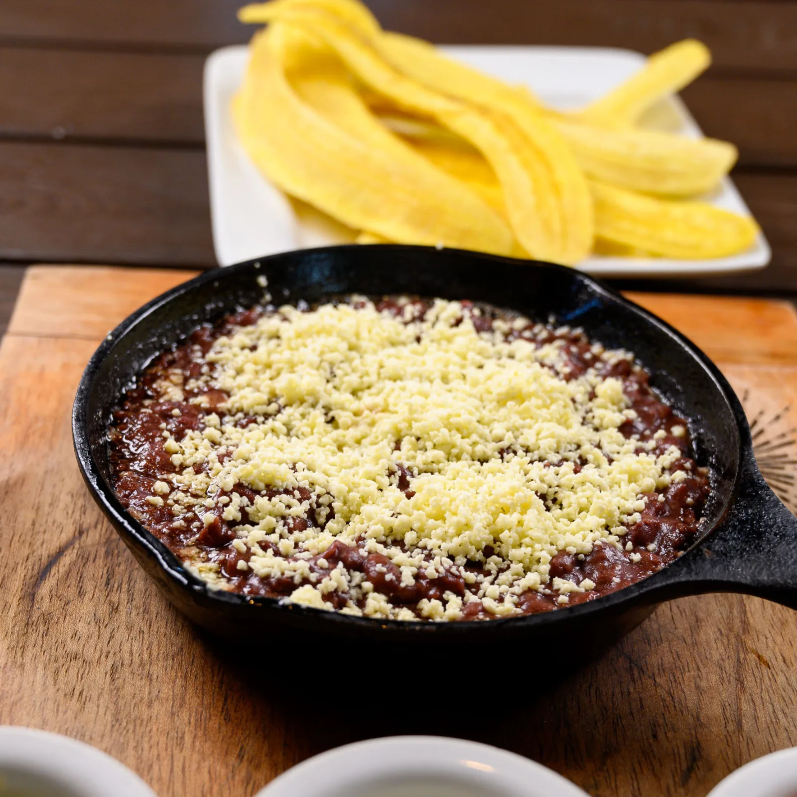 Cazuelita de Frijoles con Tajadas