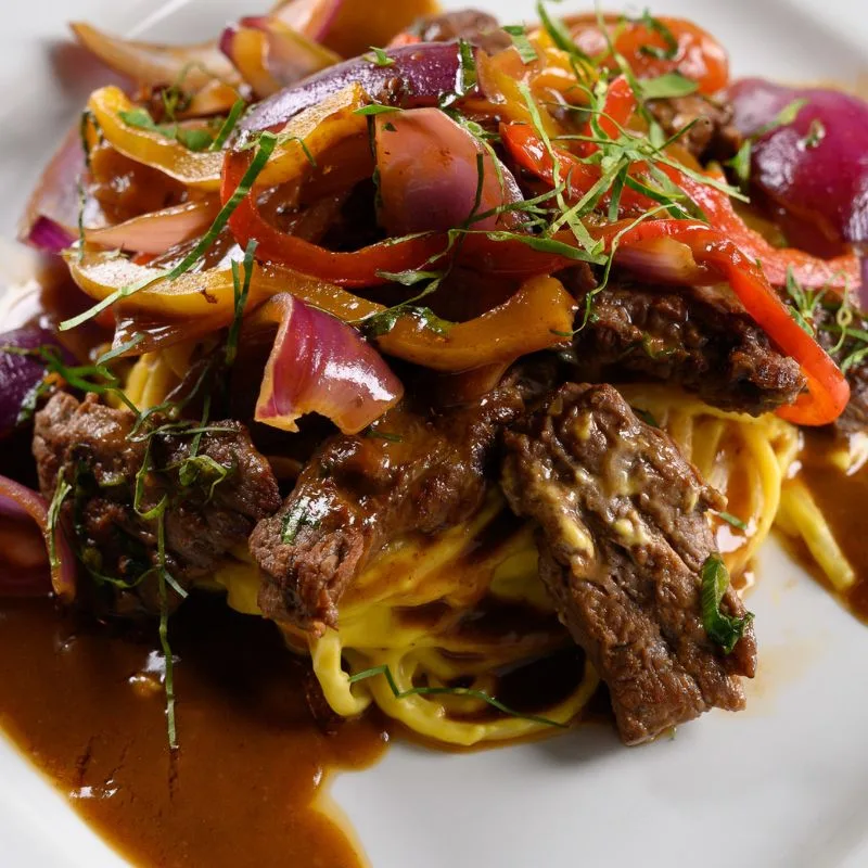 SALTADO CON TALLARINES